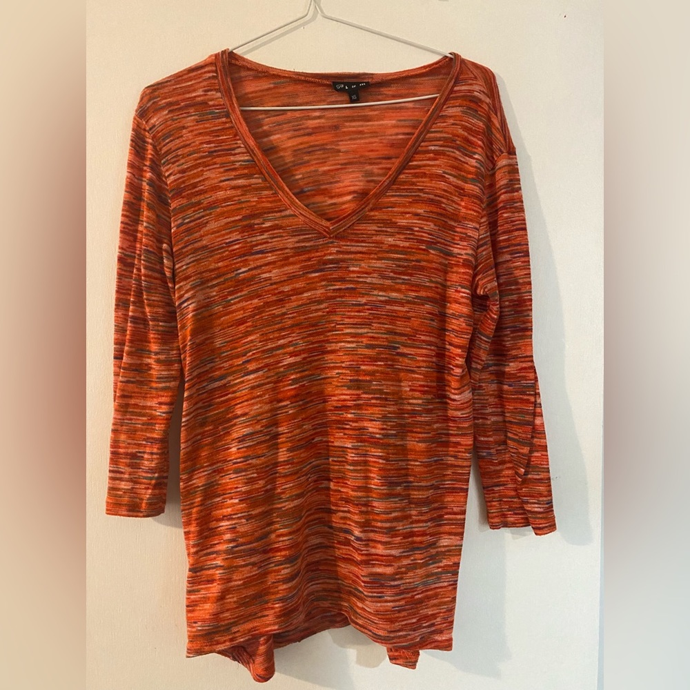 Plum v neck sweater. XS size. Red/Burnt orange pattern.
